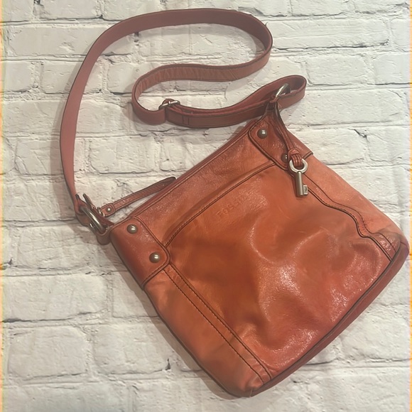Burnt orange color fossil soft leather crossover purse - Picture 4 of 8